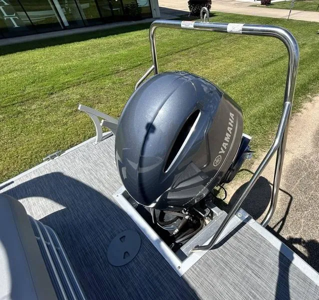 Slide: The Image of Bennington 22 SX 2020 - 5