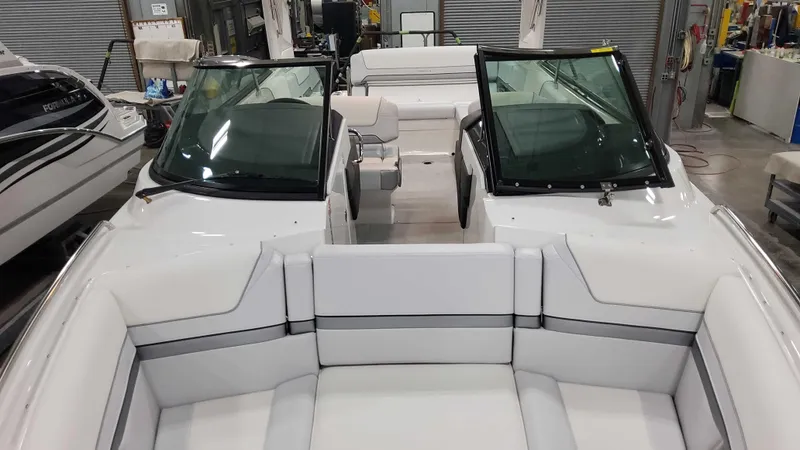 Slide: The Image of 2025 Formula 290 Bowrider 14 - 14