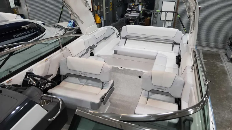 Slide: The Image of 2025 Formula 290 Bowrider 16 - 16