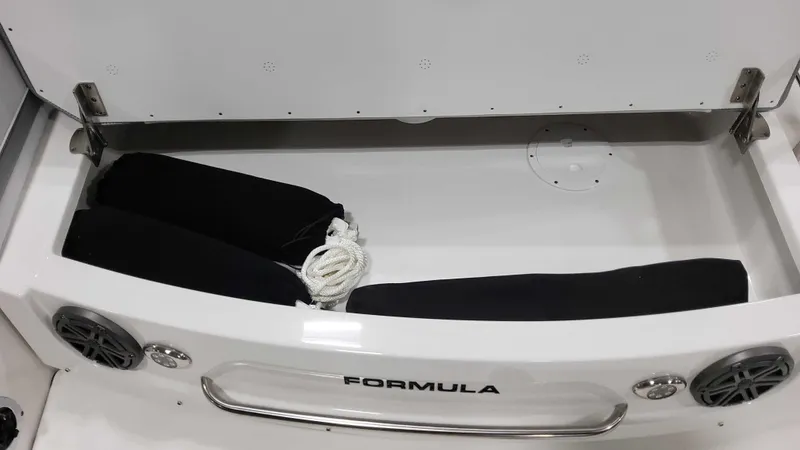 Slide: The Image of 2025 Formula 290 Bowrider 20 - 20