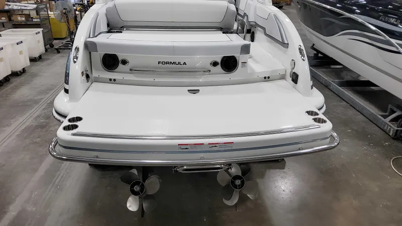 Slide: The Image of 2025 Formula 290 Bowrider 3 - 3