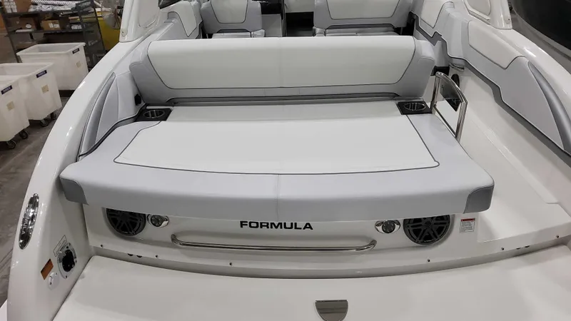 Slide: The Image of 2025 Formula 290 Bowrider 5 - 5