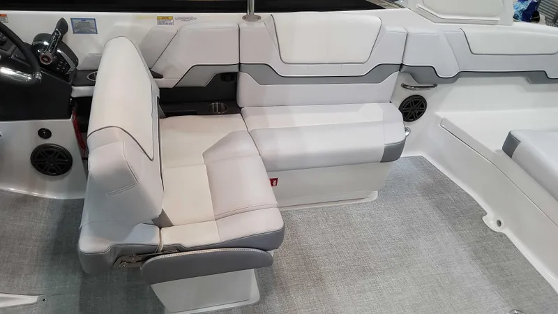 Slide: The Image of 2025 Formula 290 Bowrider 8 - 8