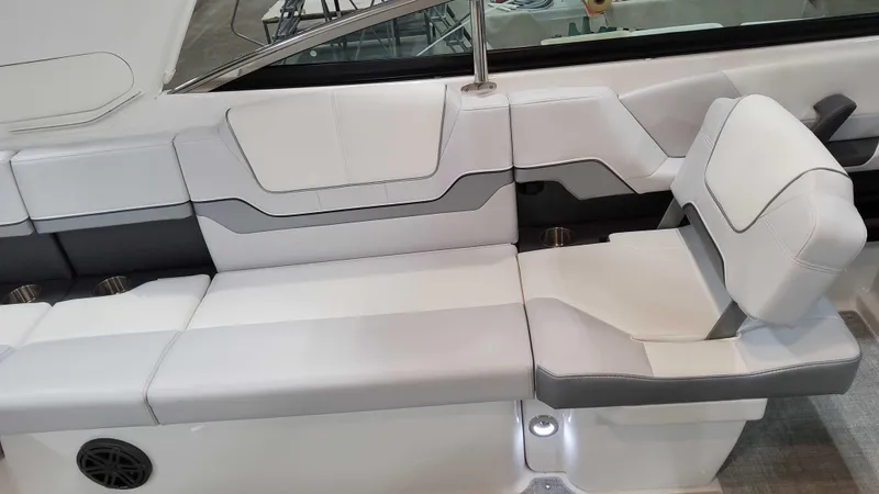 Slide: The Image of 2025 Formula 290 Bowrider 9 - 9