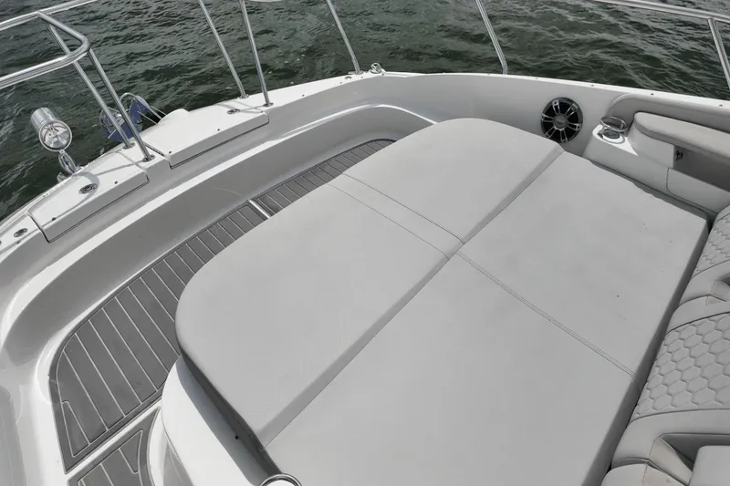 Slide: The Image of Sea Ray Sundancer 320 Outboard 2023 - 21