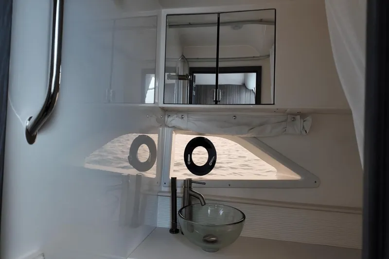 Slide: The Image of Sea Ray Sundancer 320 Outboard 2023 - 23