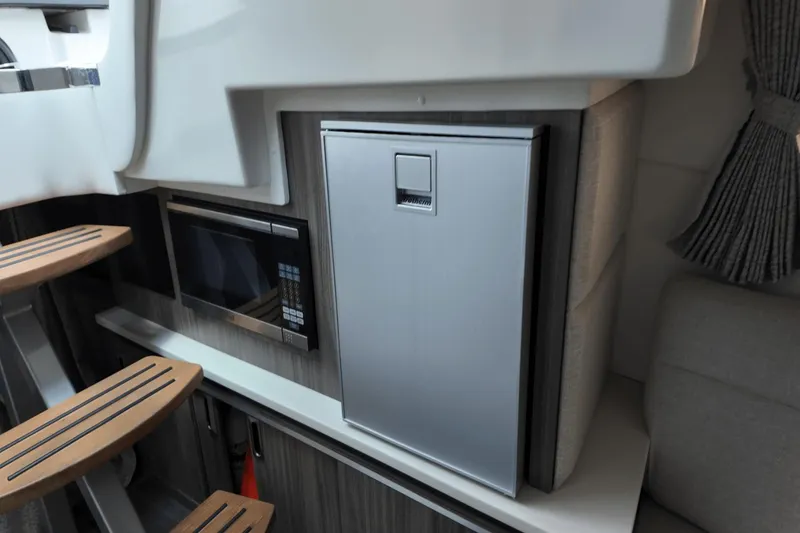 Slide: The Image of Sea Ray Sundancer 320 Outboard 2023 - 25