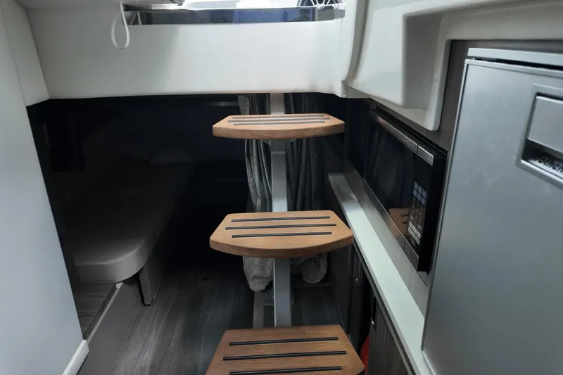 Slide: The Image of Sea Ray Sundancer 320 Outboard 2023 - 28