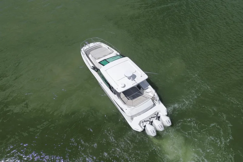 Slide: The Image of Sea Ray Sundancer 320 Outboard 2023 - 4