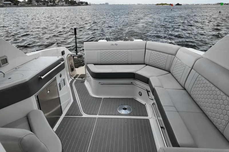 Slide: The Image of Sea Ray Sundancer 320 Outboard 2023 - 8