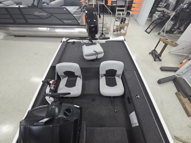 Slide: The Image of Crestliner 1600 Storm 2025 - 10