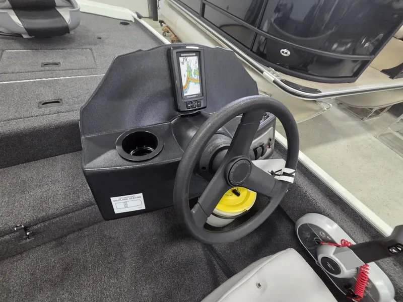 Slide: The Image of Crestliner 1600 Storm 2025 - 12