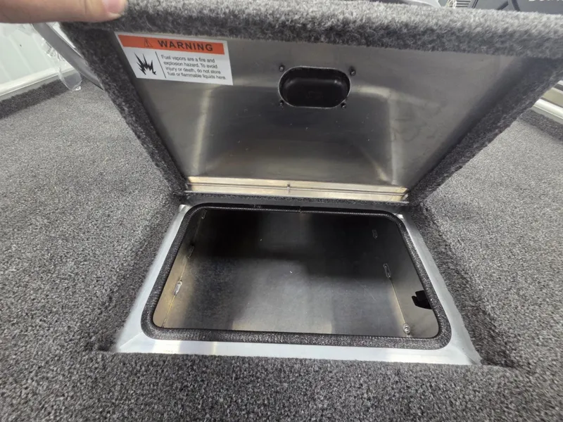 Slide: The Image of Crestliner 1600 Storm 2025 - 16