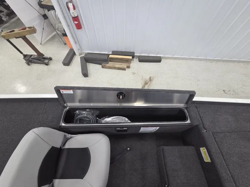 Slide: The Image of Crestliner 1600 Storm 2025 - 19