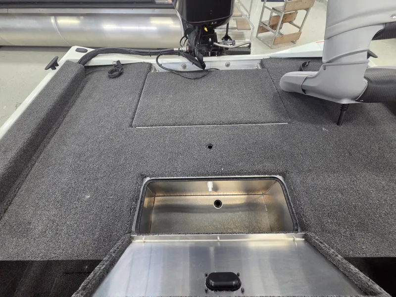 Slide: The Image of Crestliner 1600 Storm 2025 - 20