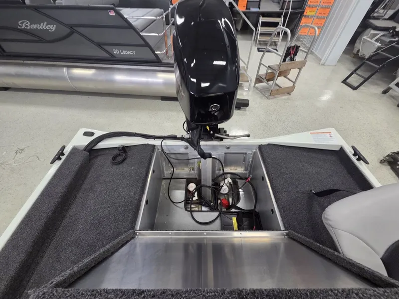 Slide: The Image of Crestliner 1600 Storm 2025 - 21