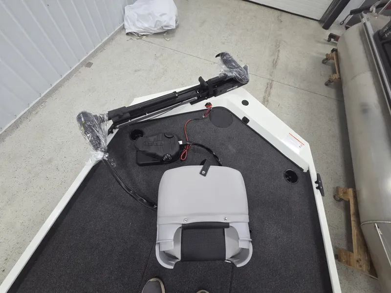 Slide: The Image of Crestliner 1600 Storm 2025 - 8