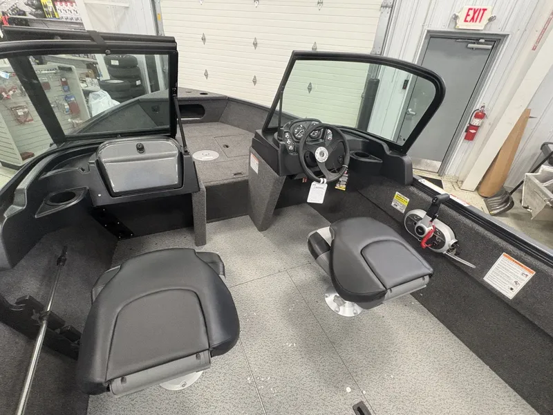 Slide: The Image of Crestliner 1650 Kodiak 2025 - 10