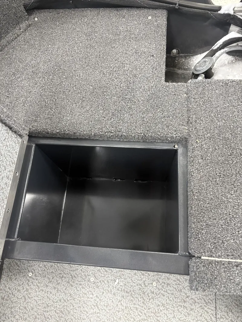 Slide: The Image of Crestliner 1650 Kodiak 2025 - 17