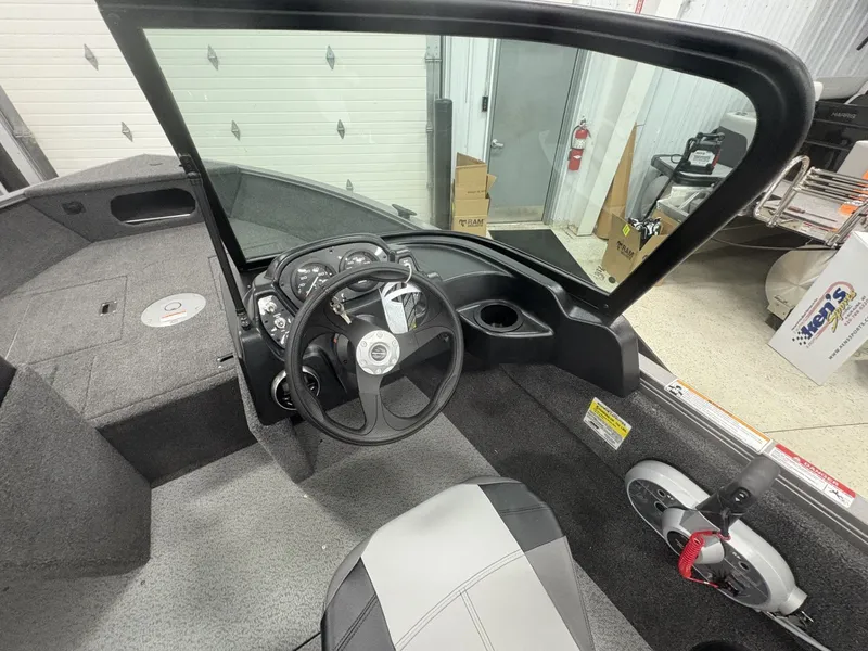 Slide: The Image of Crestliner 1650 Kodiak 2025 - 16