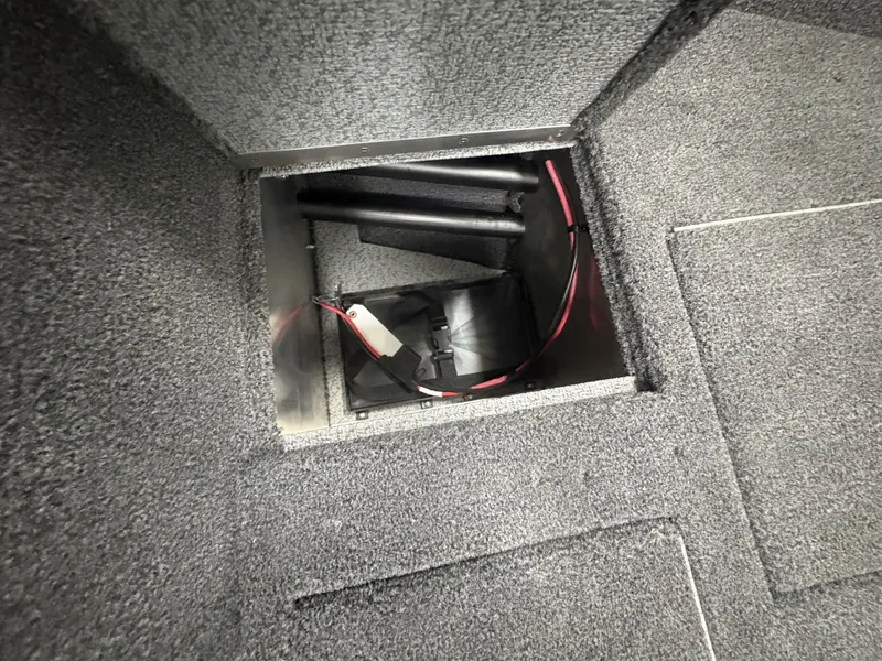 Slide: The Image of Crestliner 1650 Kodiak 2025 - 20