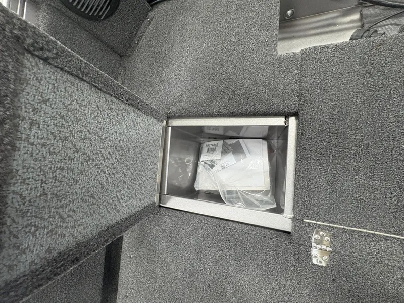 Slide: The Image of Crestliner 1650 Kodiak WT 2025 - 11