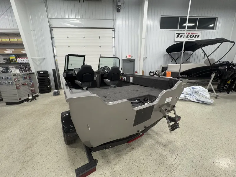 Slide: The Image of Crestliner 1650 Kodiak WT 2025 - 8
