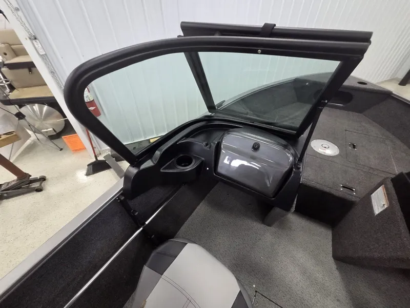 Slide: The Image of Crestliner 1650 Kodiak 2025 - 16