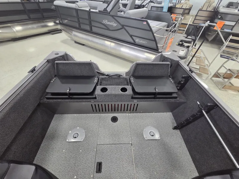 Slide: The Image of Crestliner 1650 Kodiak 2025 - 21