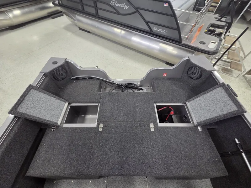 Slide: The Image of Crestliner 1650 Kodiak 2025 - 23