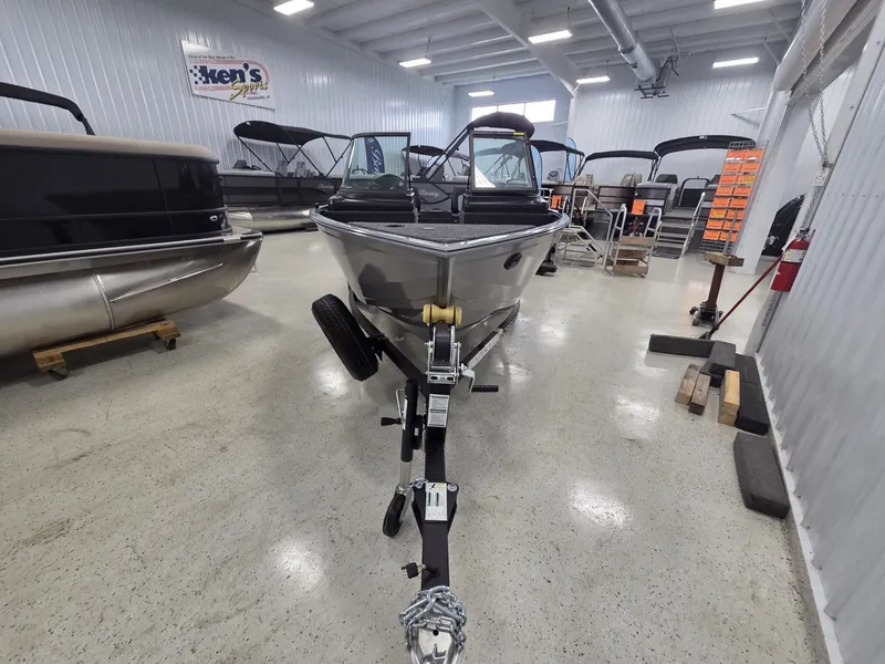 Slide: The Image of Crestliner 1650 Kodiak 2025 - 5