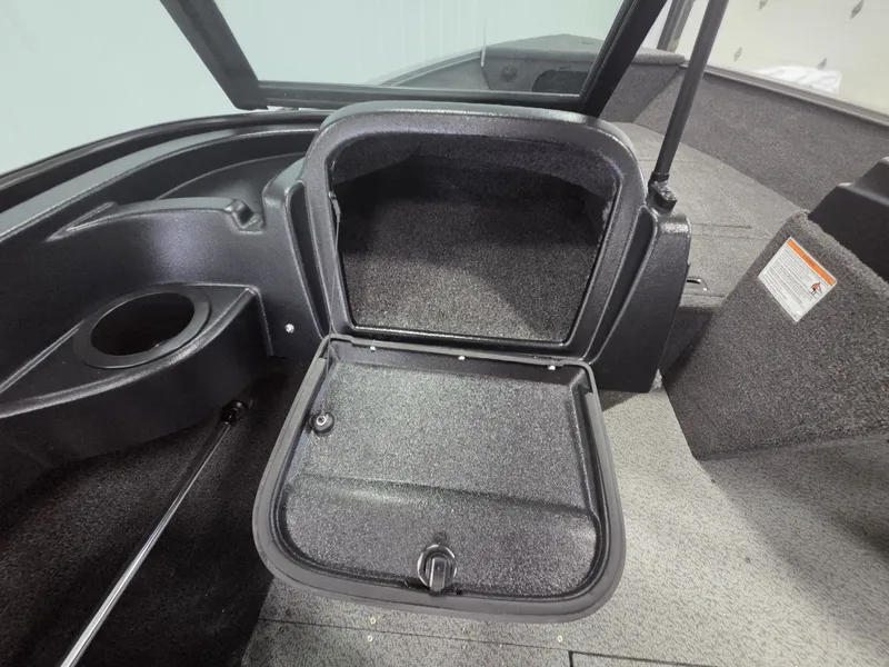 Slide: The Image of Crestliner 1650 Kodiak WT 2025 - 17