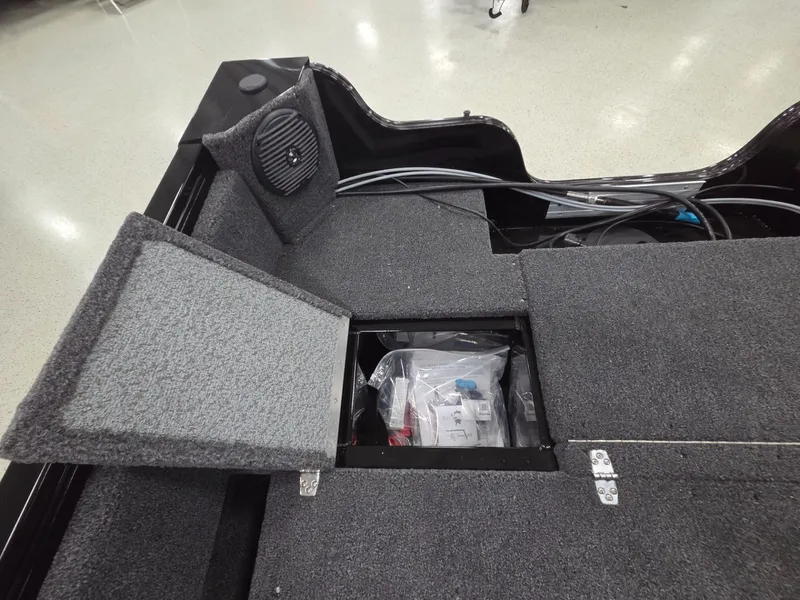 Slide: The Image of Crestliner 1650 Kodiak 2025 - 19