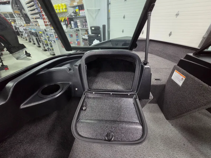 Slide: The Image of Crestliner 1650 Kodiak 2025 - 25