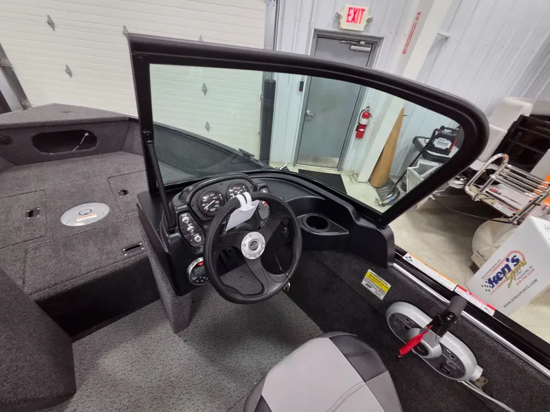 Slide: The Image of Crestliner 1650 Kodiak 2025 - 26