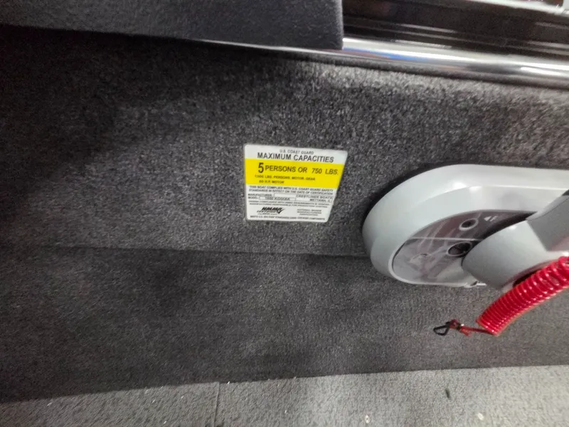 Slide: The Image of Crestliner 1650 Kodiak WT 2025 - 28