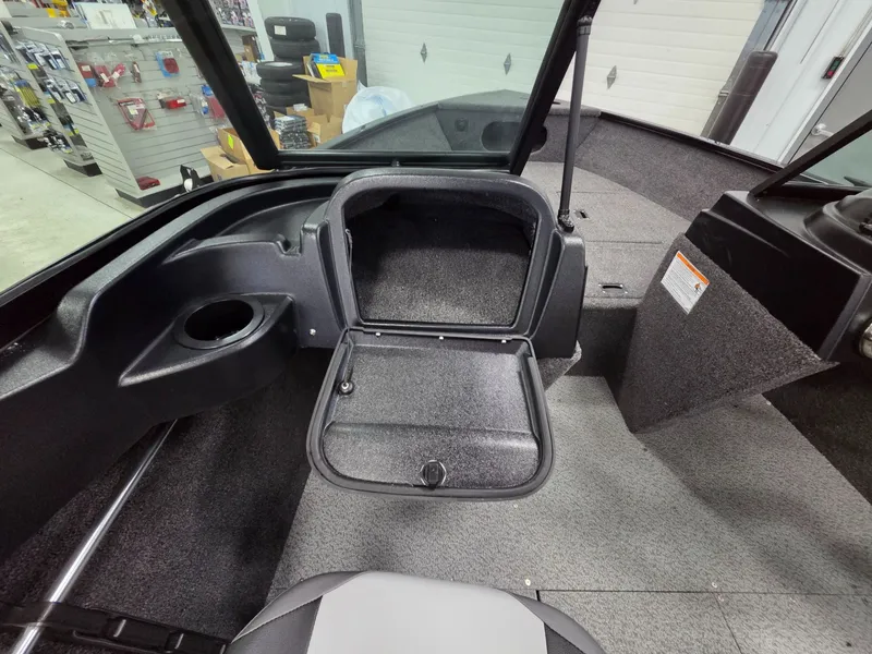 Slide: The Image of Crestliner 1650 Kodiak 2025 - 16