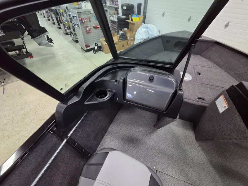 Slide: The Image of Crestliner 1650 Kodiak WT 2025 - 15