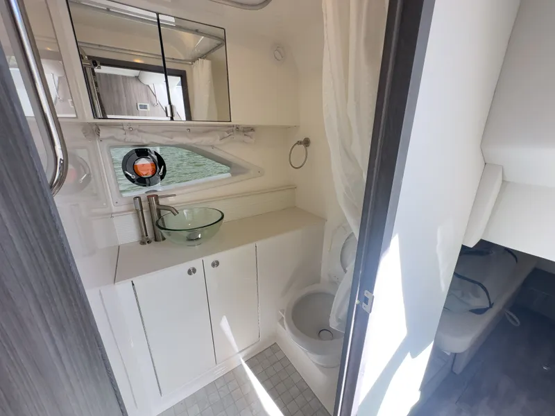 Slide: The Image of Sea Ray Sundancer 320 2026 - 15