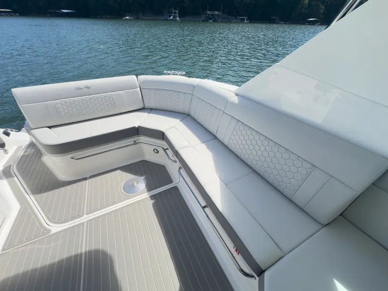 Slide: The Image of Sea Ray Sundancer 320 2026 - 21