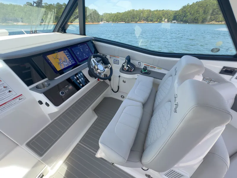 Slide: The Image of Sea Ray Sundancer 320 2026 - 24