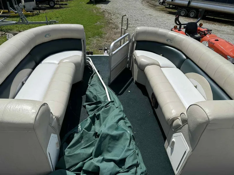 Slide: The Image of 1999 Smoker Craft 8526 Pleasure Isle I/O pontoon boat with spacious seating and green cover. - 10