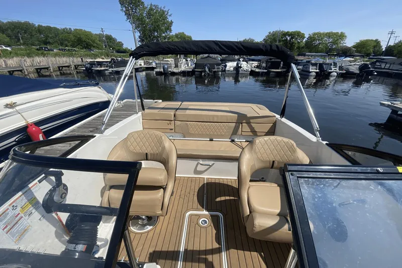 Slide: The Image of Bayliner VR4 Bowrider I/O 2022 - 11