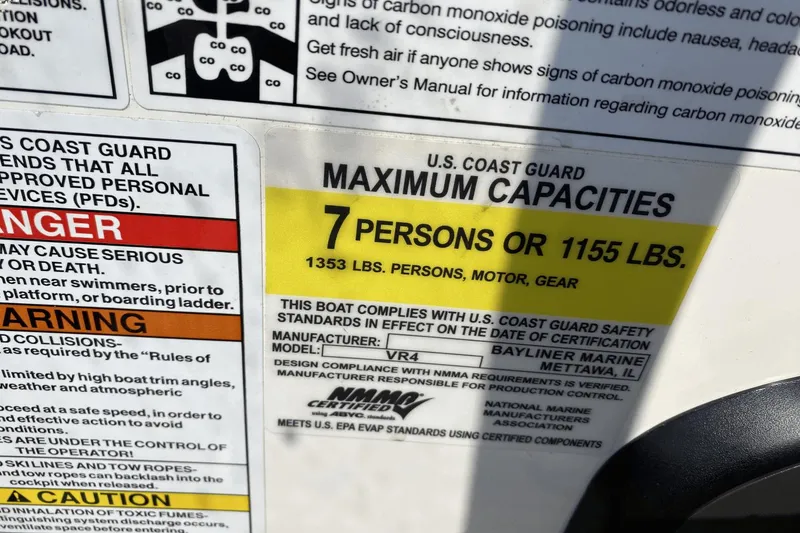 Slide: The Image of Bayliner VR4 Bowrider I/O 2022 - 17