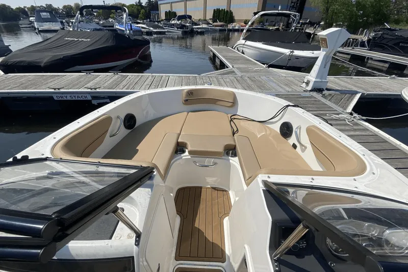 Slide: The Image of Bayliner VR4 Bowrider I/O 2022 - 19
