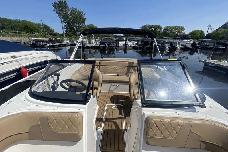 Slide: The Image of Bayliner VR4 Bowrider I/O 2022 - 20