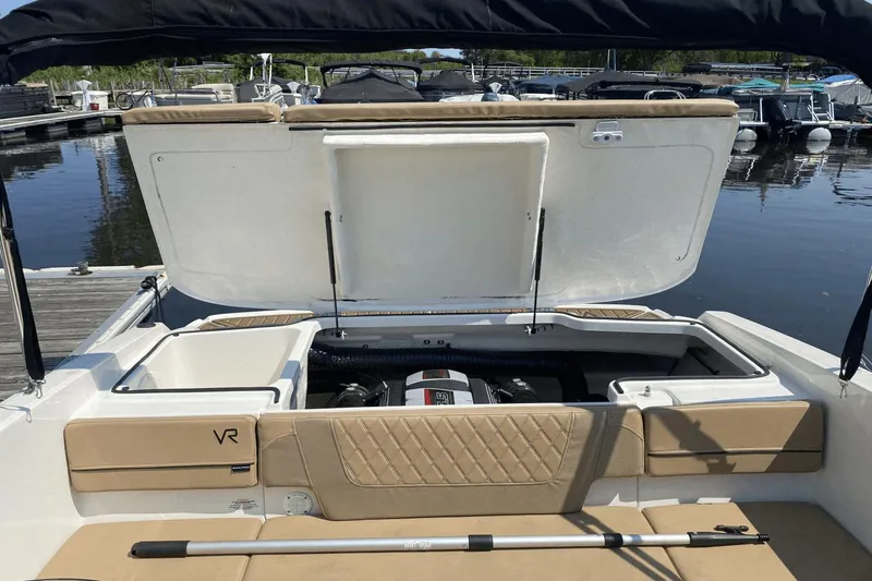 Slide: The Image of Bayliner VR4 Bowrider I/O 2022 - 22