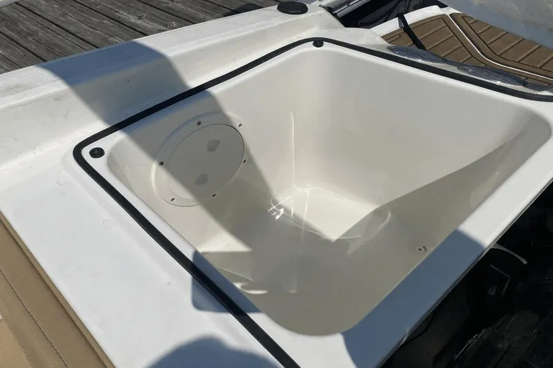 Slide: The Image of Bayliner VR4 Bowrider I/O 2022 - 24