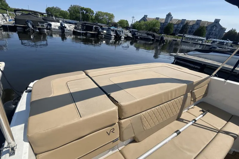 Slide: The Image of Bayliner VR4 Bowrider I/O 2022 - 25