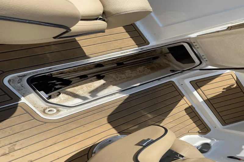 Slide: The Image of Bayliner VR4 Bowrider I/O 2022 - 29